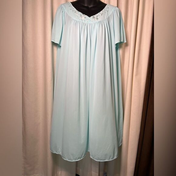 Miss Elaine Baby Blue Embroidered Nightgown ๐ EUC ๐ soft and flowy ๐ size XL - Picture 1 of 6
